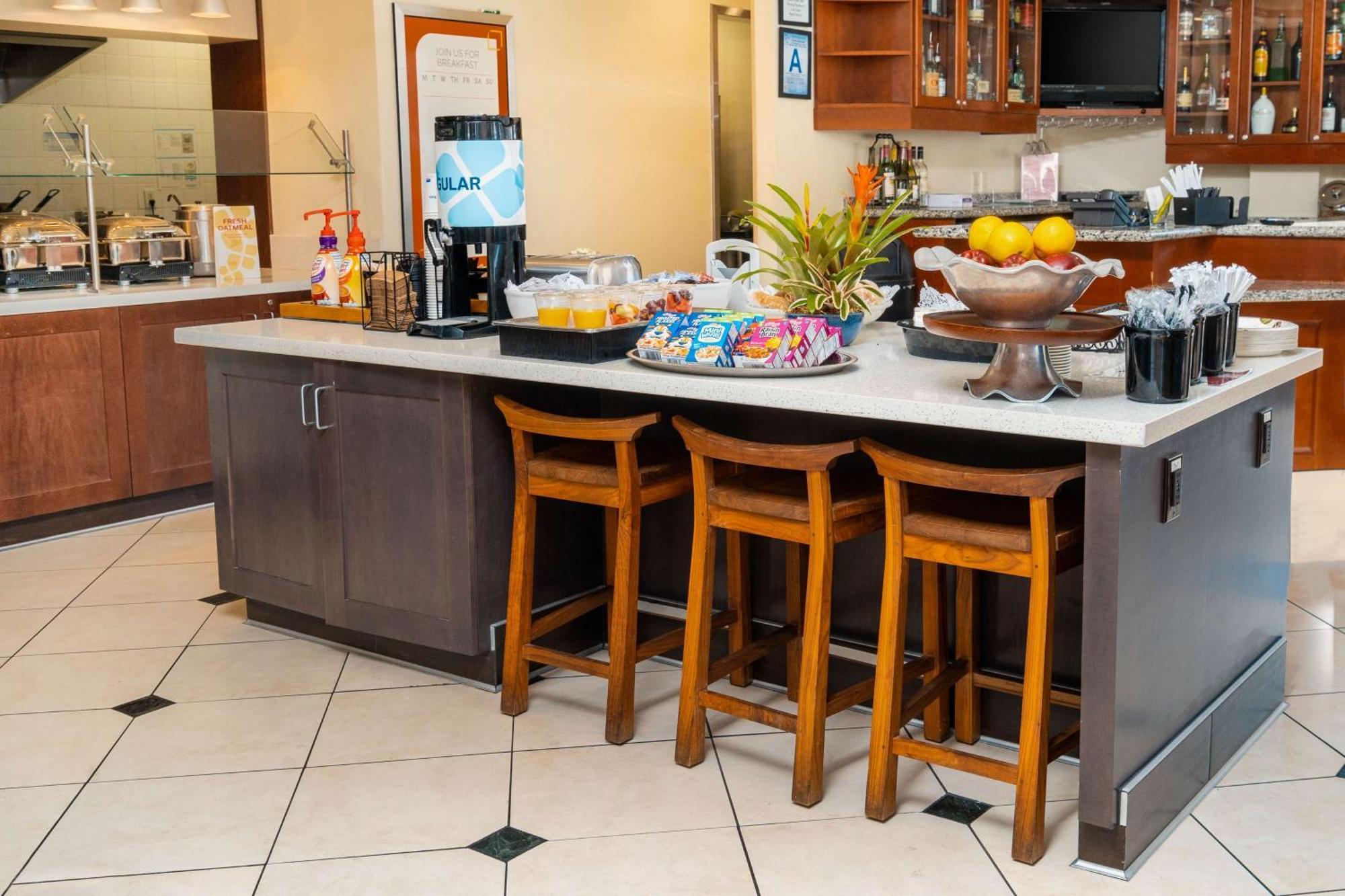 Hilton Garden Inn Ontario Rancho Cucamonga Εξωτερικό φωτογραφία